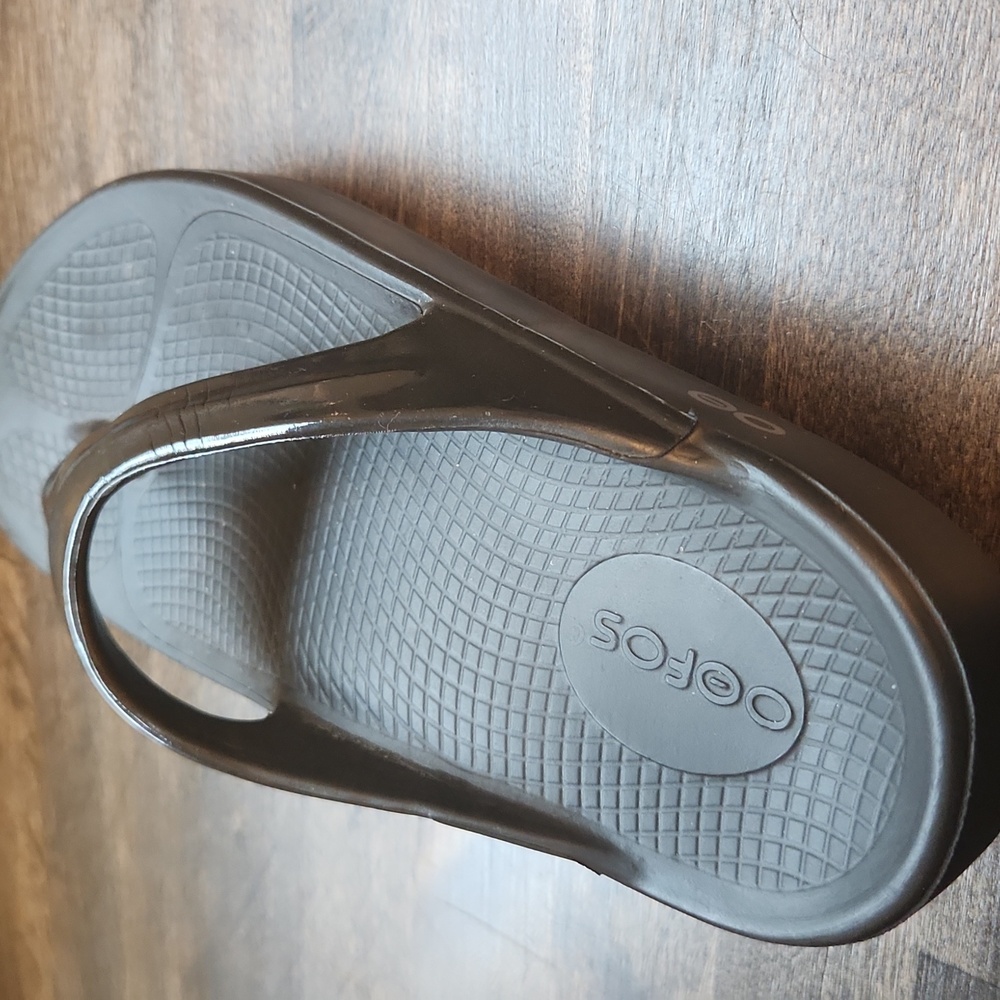 OOFOS Oolala Black Sandals Size 7 Excellent Condition - Picture 7 of 9